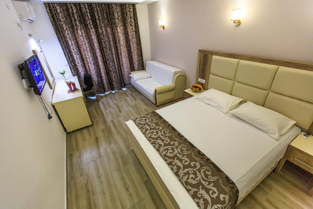 Hotel Edita Ulcinj Exteriör bild