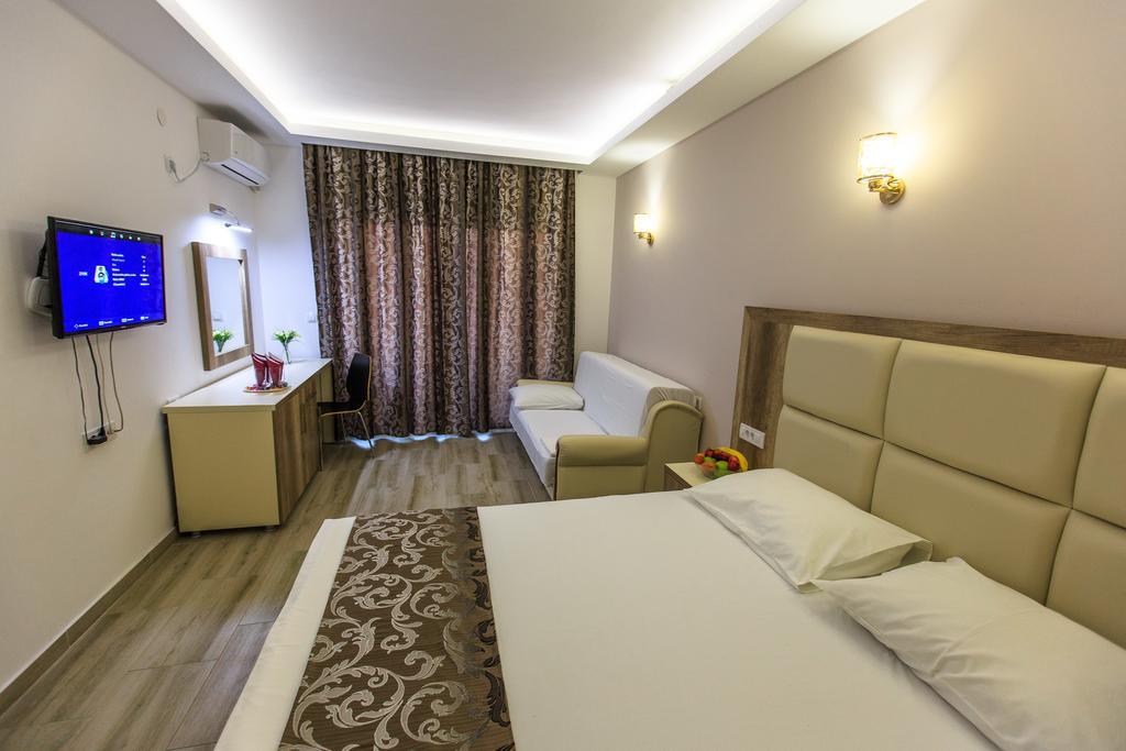 Hotel Edita Ulcinj Exteriör bild