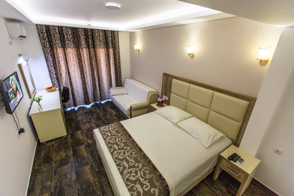 Hotel Edita Ulcinj Exteriör bild