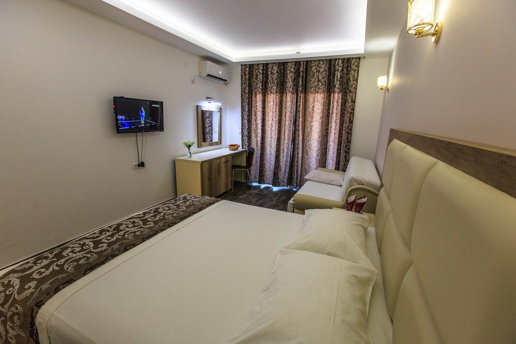 Hotel Edita Ulcinj Exteriör bild