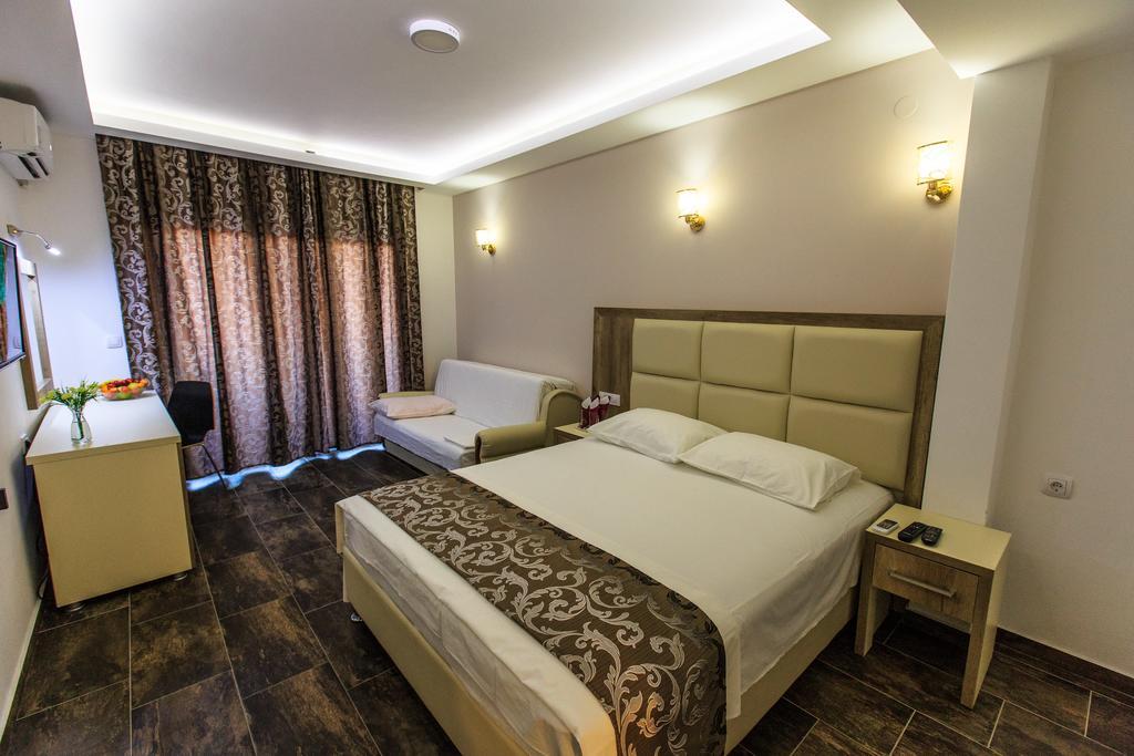 Hotel Edita Ulcinj Exteriör bild