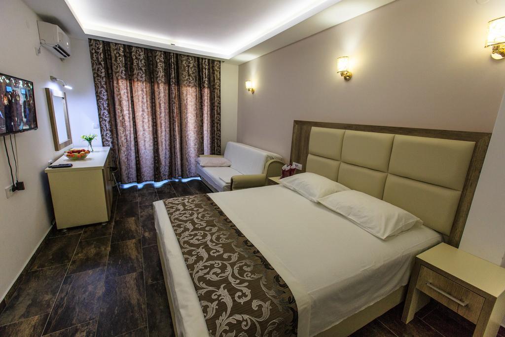 Hotel Edita Ulcinj Exteriör bild